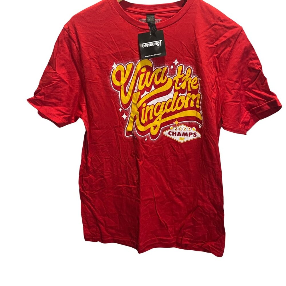 BreakingT Medium Red Viva The Kingdom 2023 Champs Tee KC Bold‎ Graphic